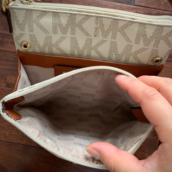 MK Cream Leather Crossbody Bag - Picture 3 of 8